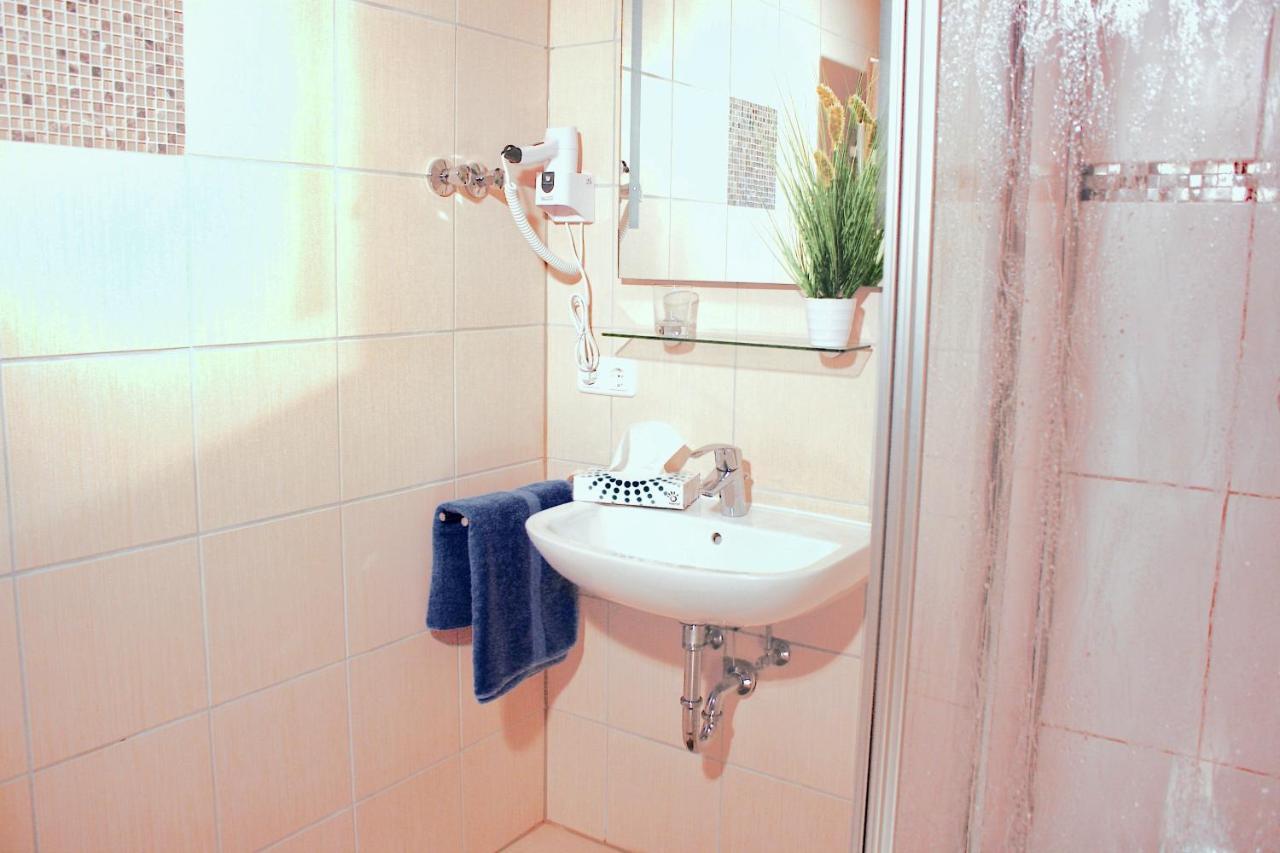 Sunny Hotel Щраубинг Екстериор снимка