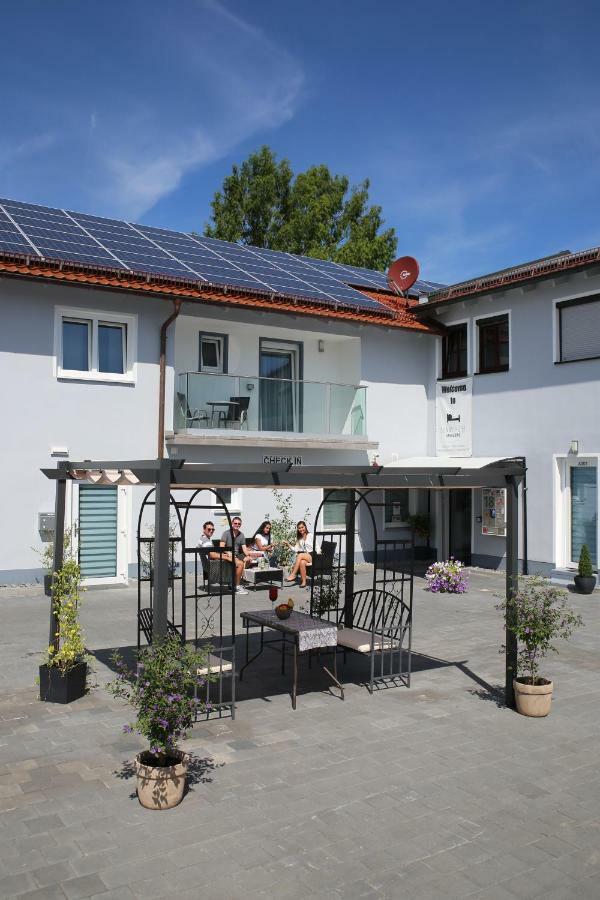 Sunny Hotel Щраубинг Екстериор снимка