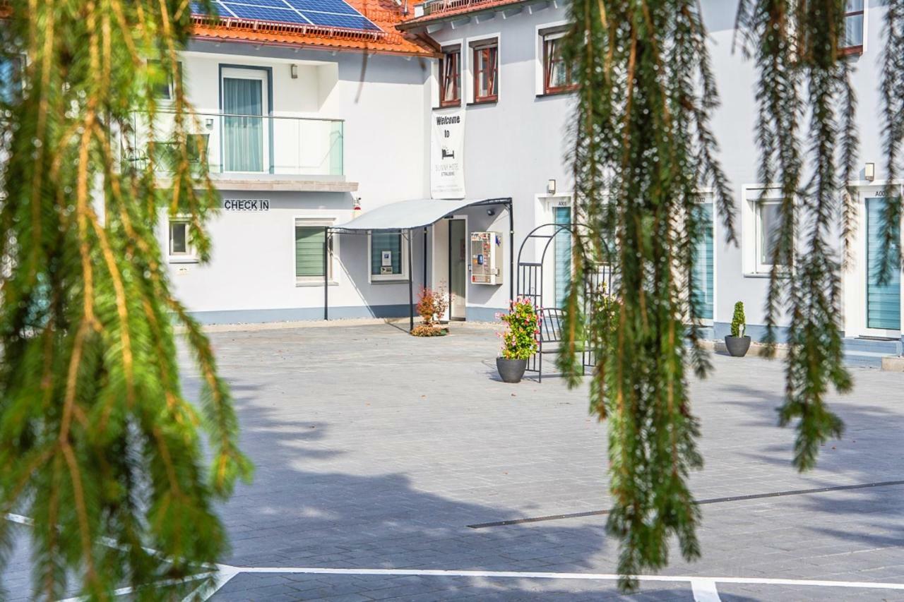 Sunny Hotel Щраубинг Екстериор снимка